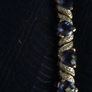 A gorgeous gold bracelet set with sapphiresà